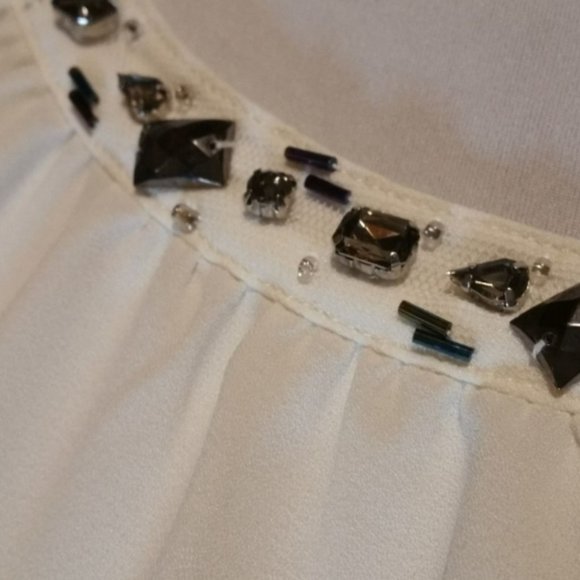NEW- Modamix White Short Sleeved Blouse with Bead & Rhinestone Size XL - Picture 5 of 5